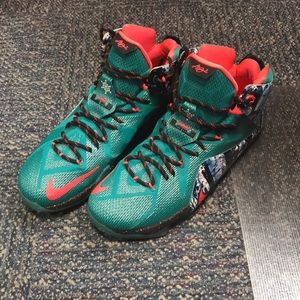 LeBron 12 “Christmas”